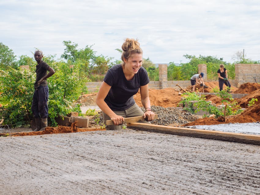 Internship vs volunteering - construction