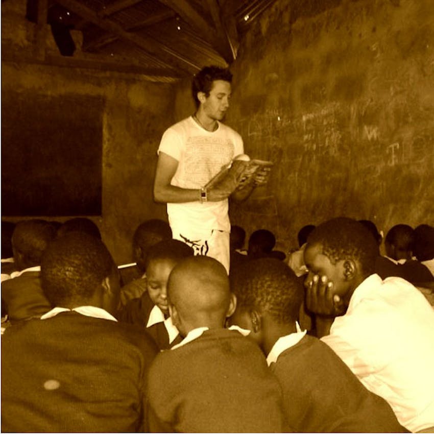 Which volunteer programs are best? IVHQ's Dan Radcliffe teaching