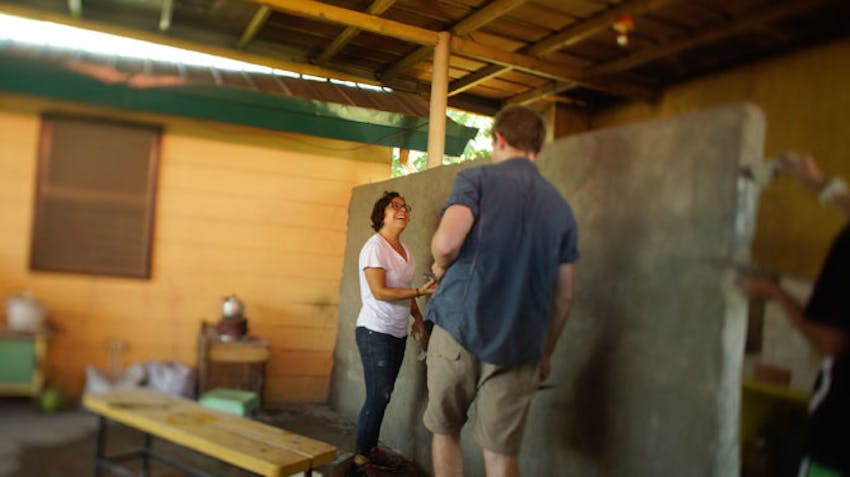 IVHQ construction volunteers in the Philippines