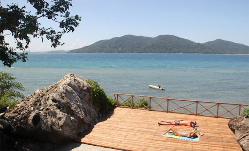 IVHQ volunteers waiting for High Tide in Madagascar with IVHQ