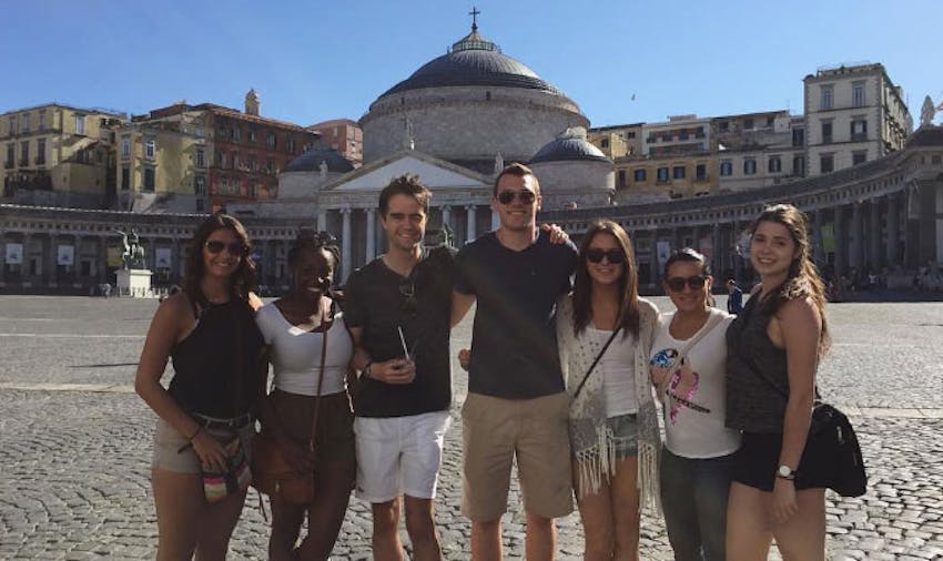 Make new friends as a solo volunteer and traveler with IVHQ