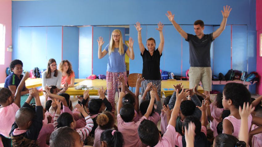 Volunteer teachers in Fiji with IVHQ during schoolies