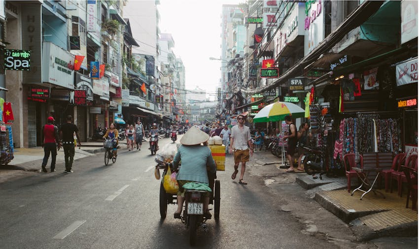 Exploring the streets of Vietnam as an IVHQ volunteer during schoolies