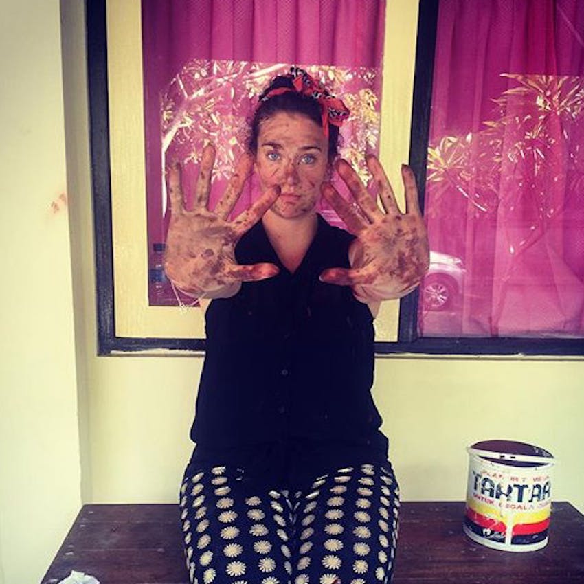 Volunteer in Bali with IVHQ - Messy hands