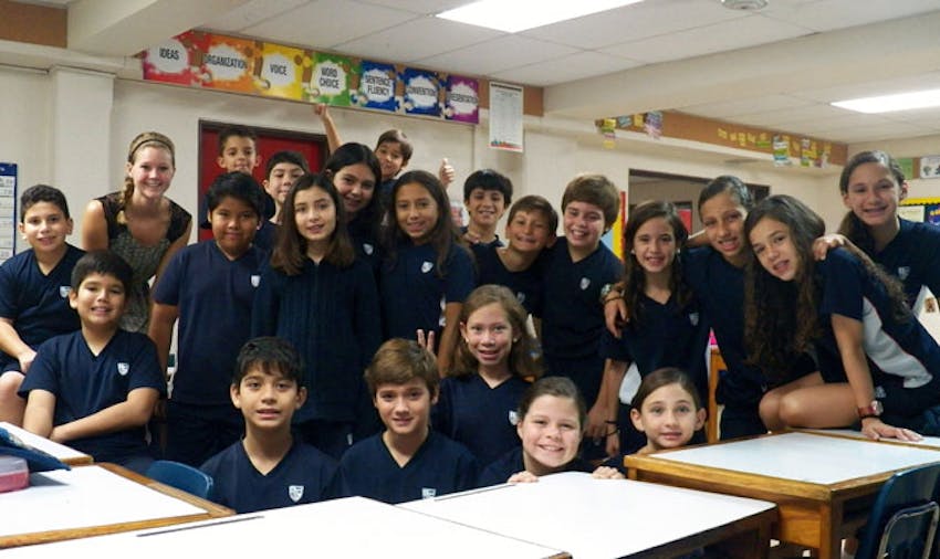 IVHQ volunteer Megan teaching in El Salvador