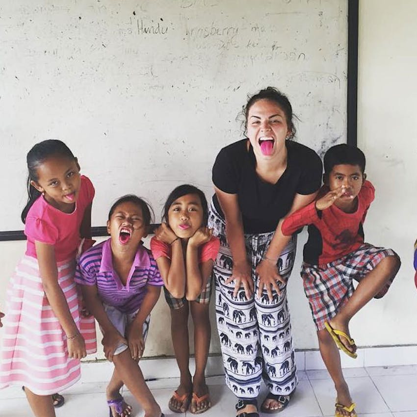 Volunteering with children in Bali with IVHQ
