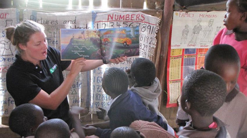 Olympic Rower, Rebecca Scown, teaching in Kenya with IVHQ