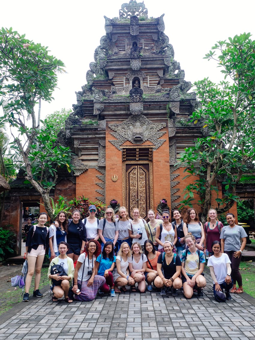 Volunteer trips abroad you can take For 1 or 2 Weeks