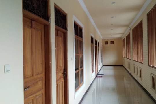 IVHQ volunteer accommodation hallway in Lovina, Bali