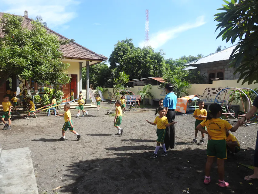 Kindergarten volunteer in the Lovina with IVHQ