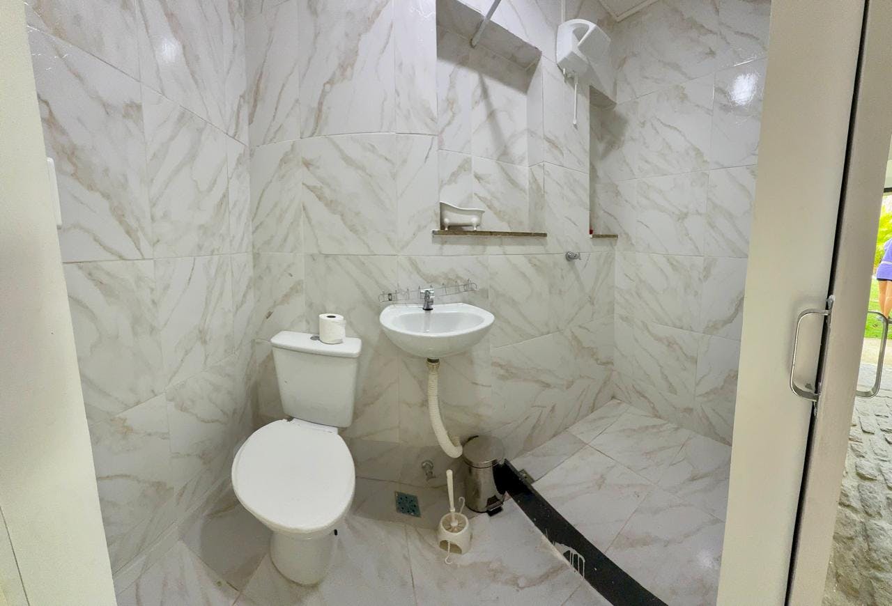 Typical volunteer bathroom at IVHQ volunteer accommodation in Brazil