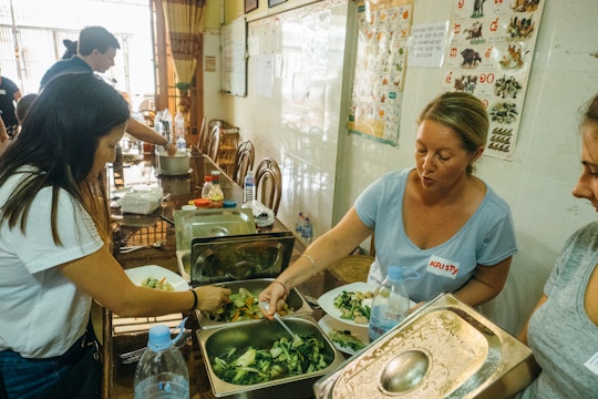 IVHQ Volunteers serve lunch in Cambodia