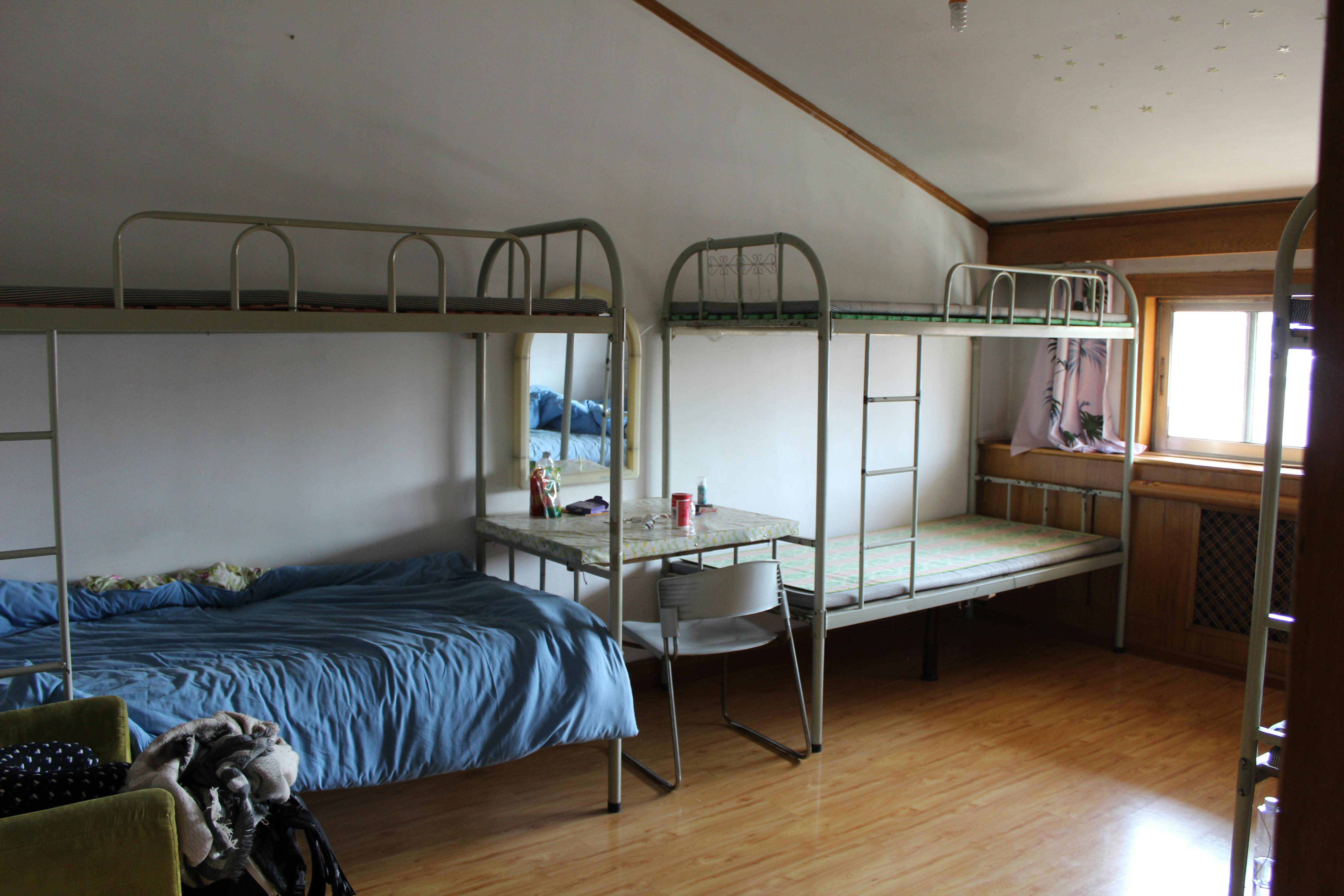 China volunteer accommodation bedroom with IVHQ