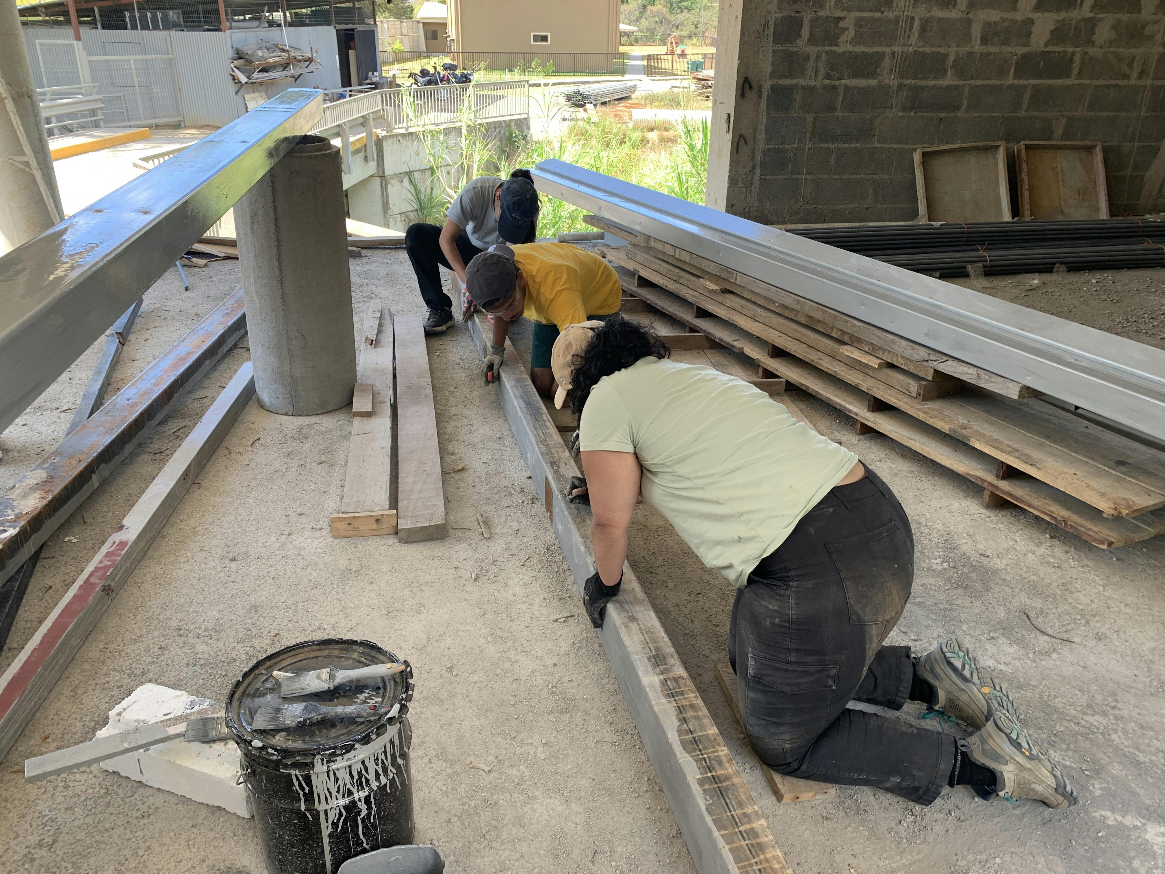 IVHQ volunteers working on the Construction and Renovation project in Costa Rica - Manuel Antonio