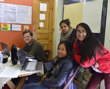 A group of IVHQ volunteers at the Women’s Empowerment workshop