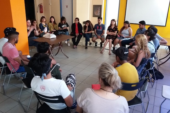 Volunteer accommdation meeting room in Greece with IVHQ