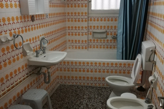 Volunteer bathroom in IVHQ Greece