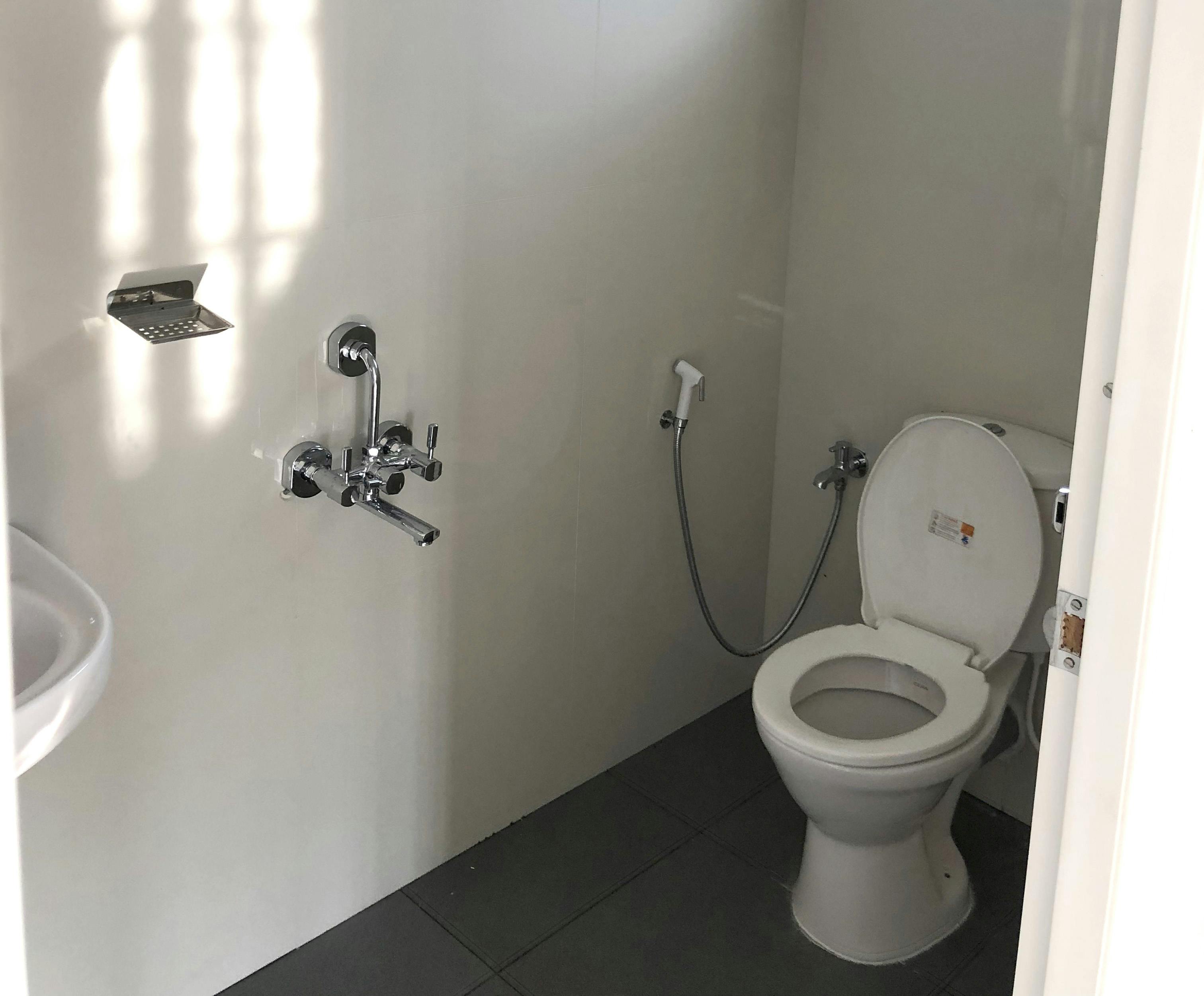 IVHQ typical volunteer bathroom in India, Kerala