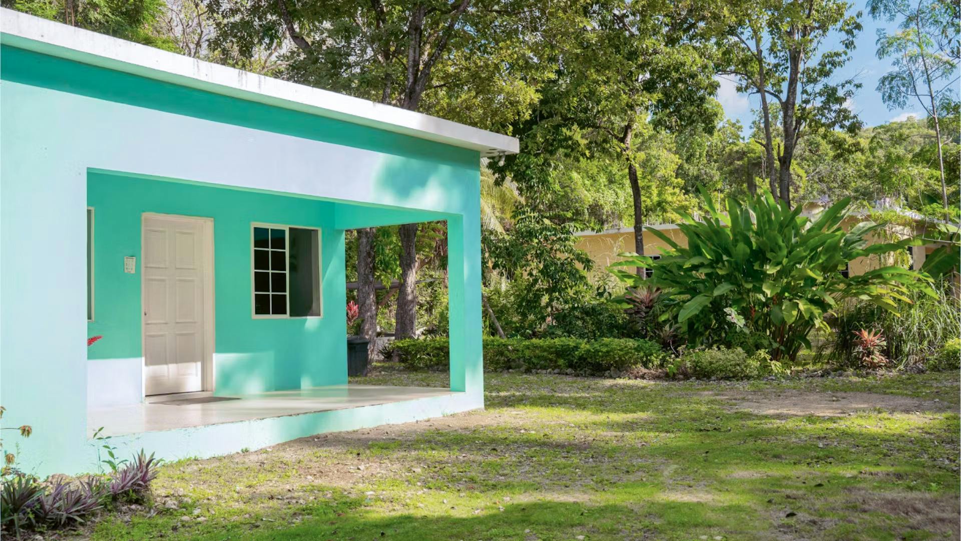 IVHQ Volunteer house in the Serenity and Service project in Jamaica