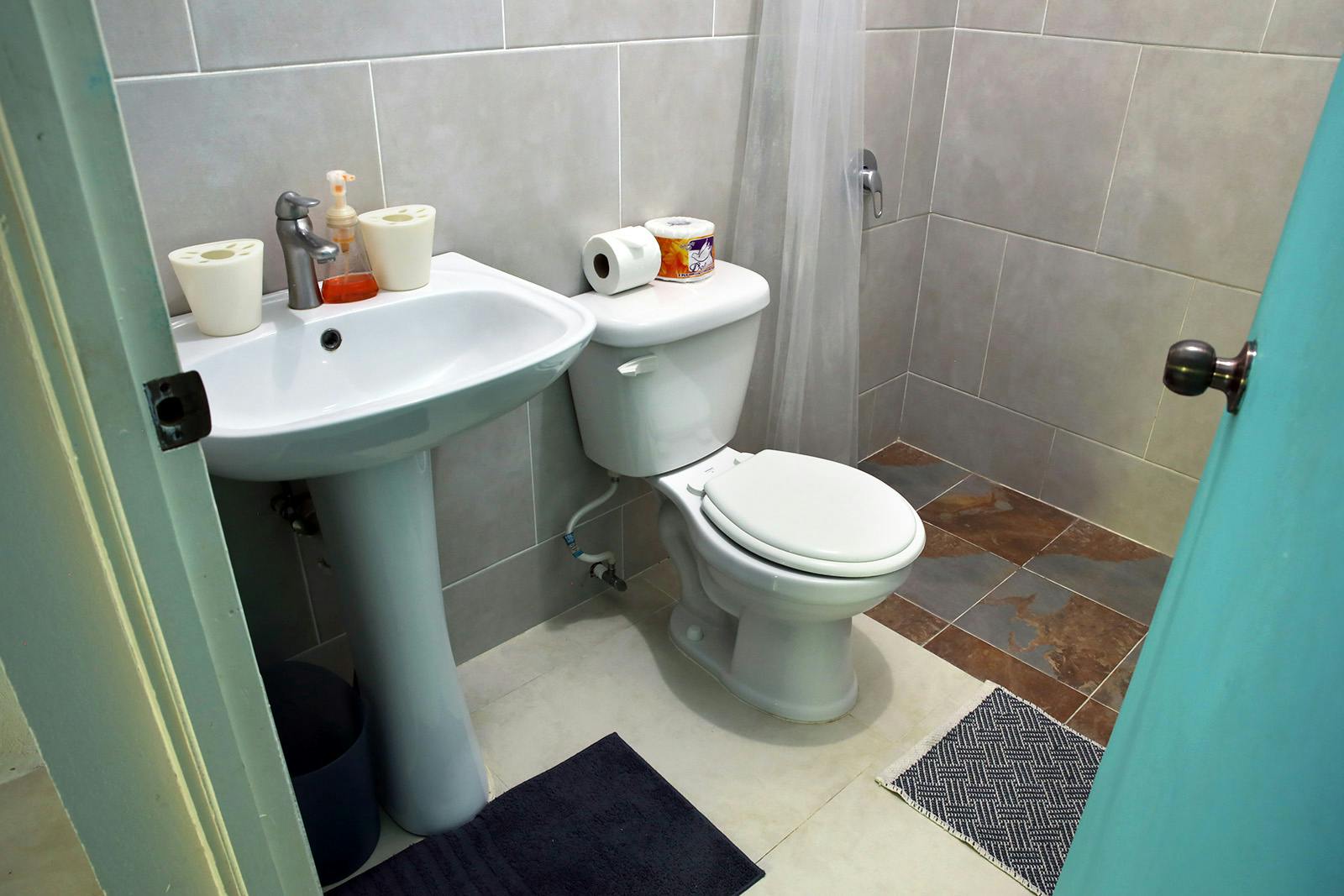 IVHQ Jamaica bathroom in the volunteer house