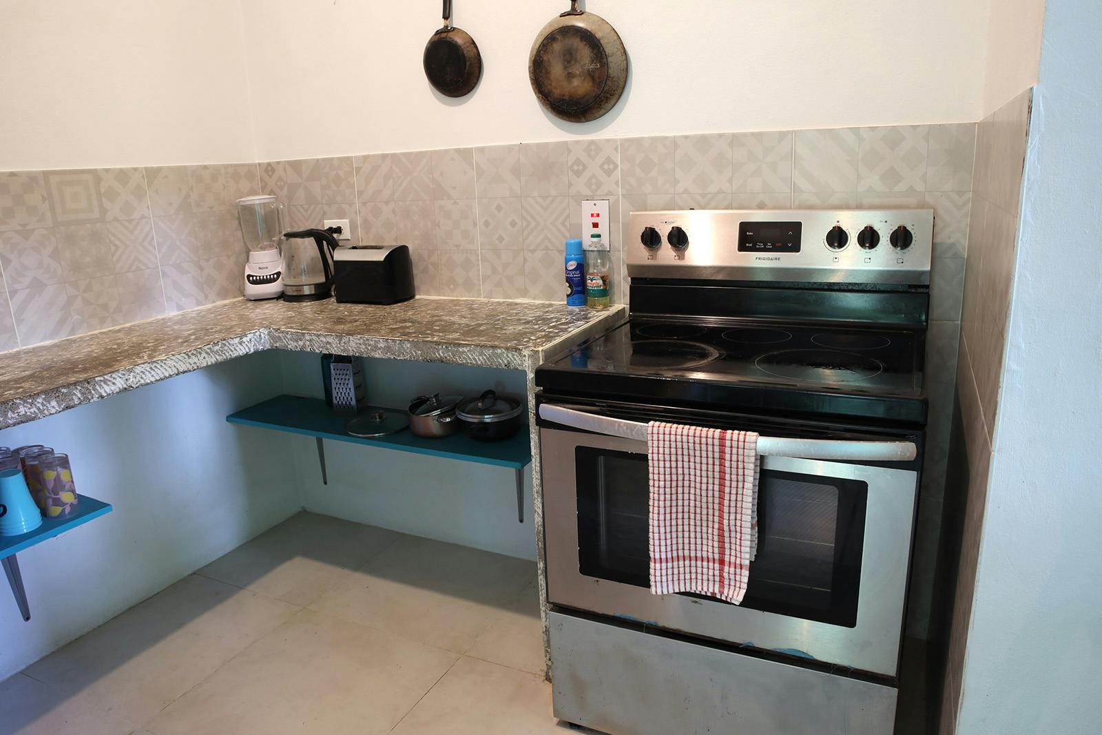 IVHQ Jamaica volunteer kitchen