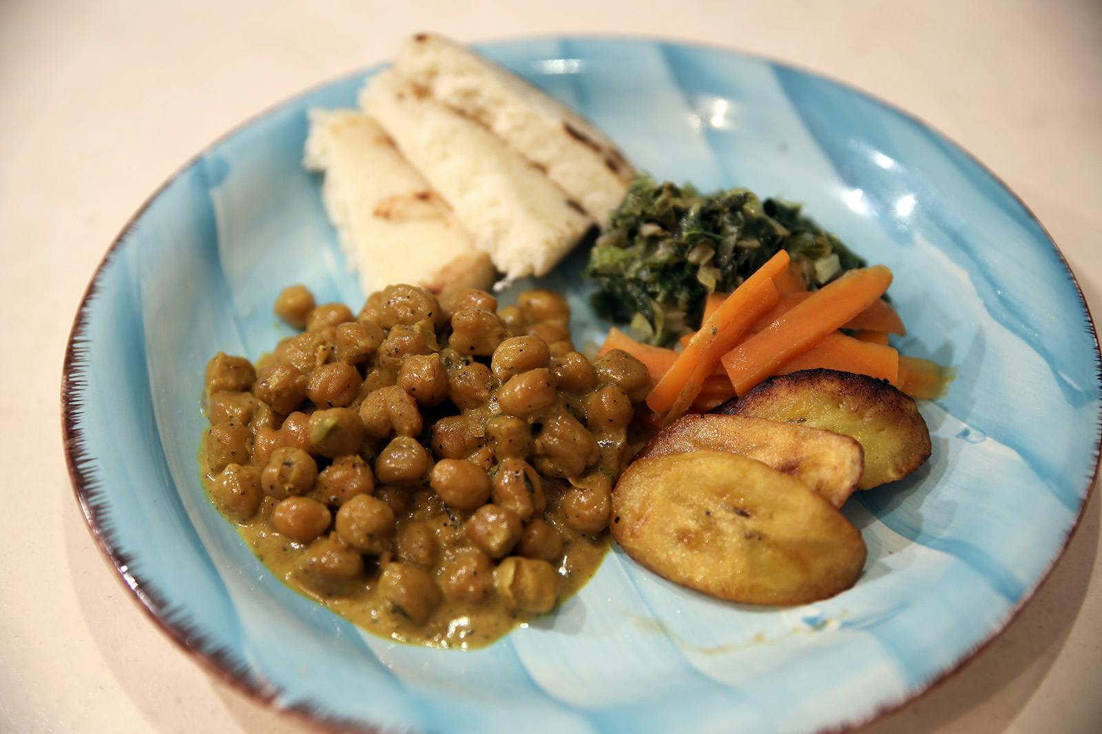 Volunteer meal plan dinner in Jamaica with IVHQ