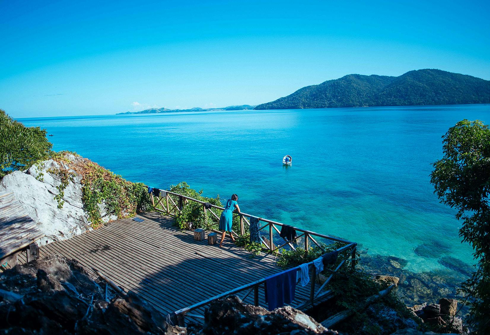 Volunteer Madagascar accommodation dive deck with IVHQ
