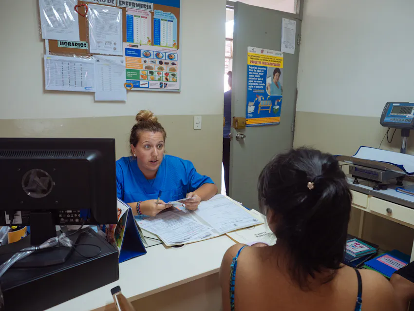 Medical volunteer in lima, Peru with IVHQ