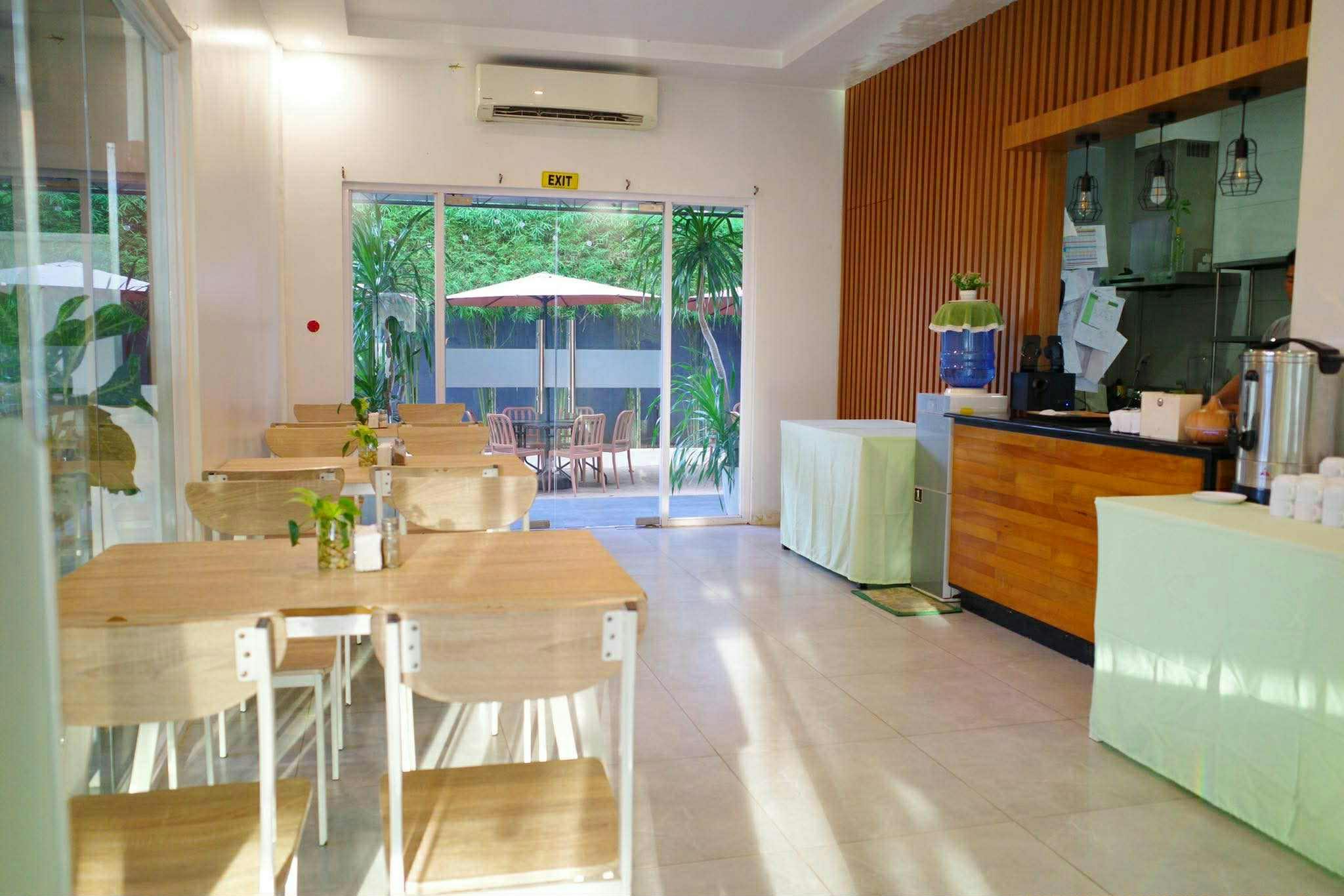 IVHQ volunteer dining area in Palawan, Philippines