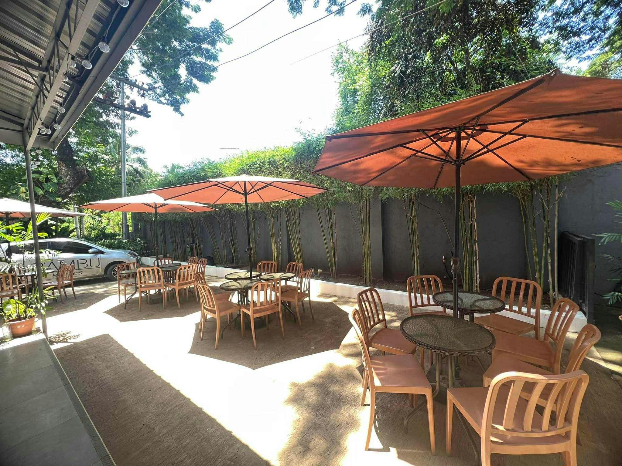 IVHQ volunteer outside seating in Palawan, Philippines