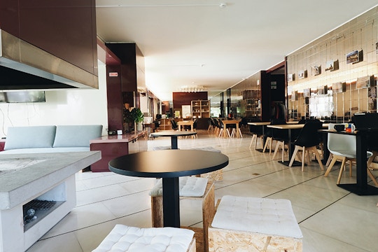 IVHQ volunteer dining room in Portugal