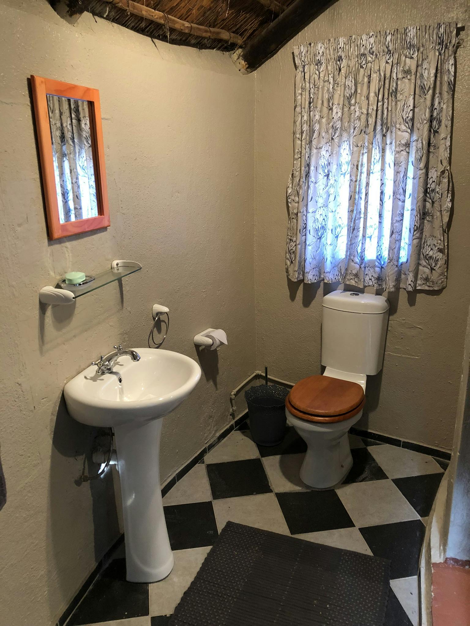 IVHQ wildlife conservation volunteer accommodation double upgrade bathroom in Kruger National Park, South Africa