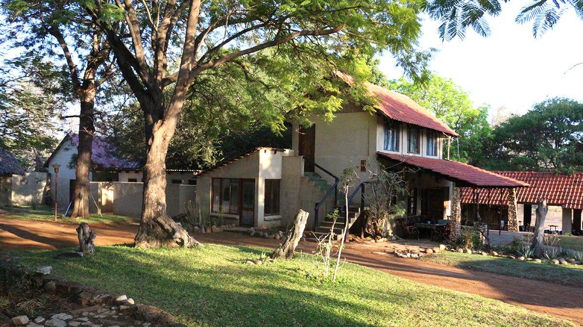 IVHQ wildlife conservation volunteer accommodation kitchen bathroom block in Kruger National Park, South Africa