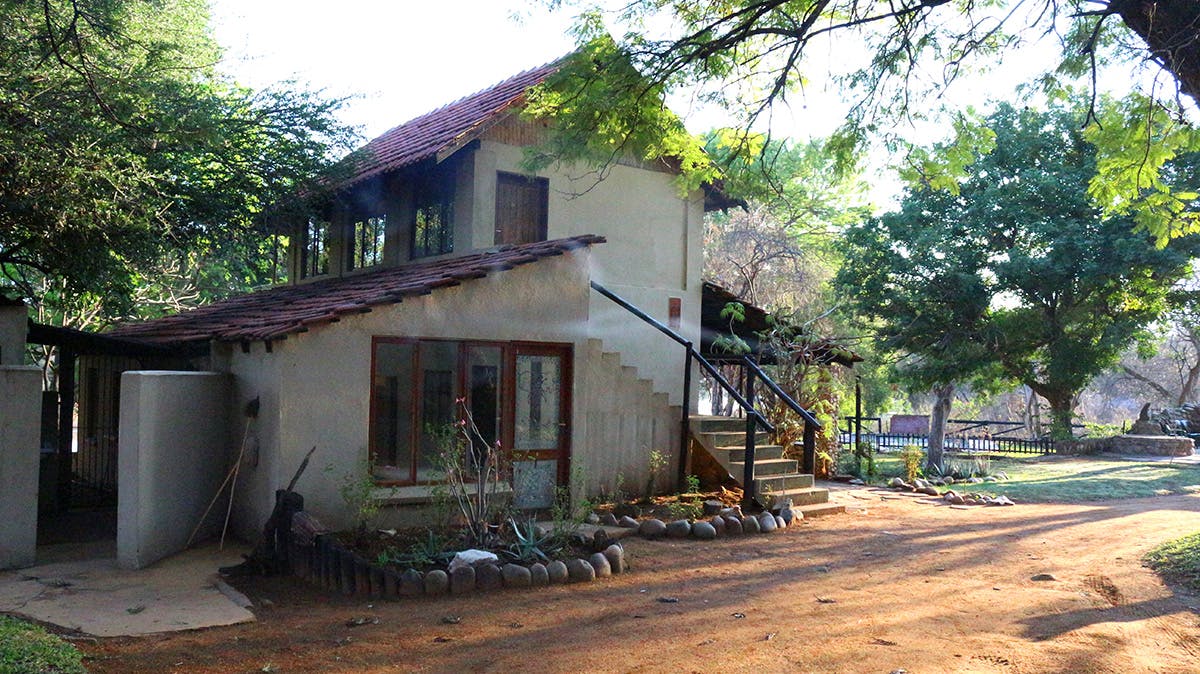 IVHQ wildlife conservation volunteer accommodation kitchen bathroom dining room block in Kruger National Park, South Africa