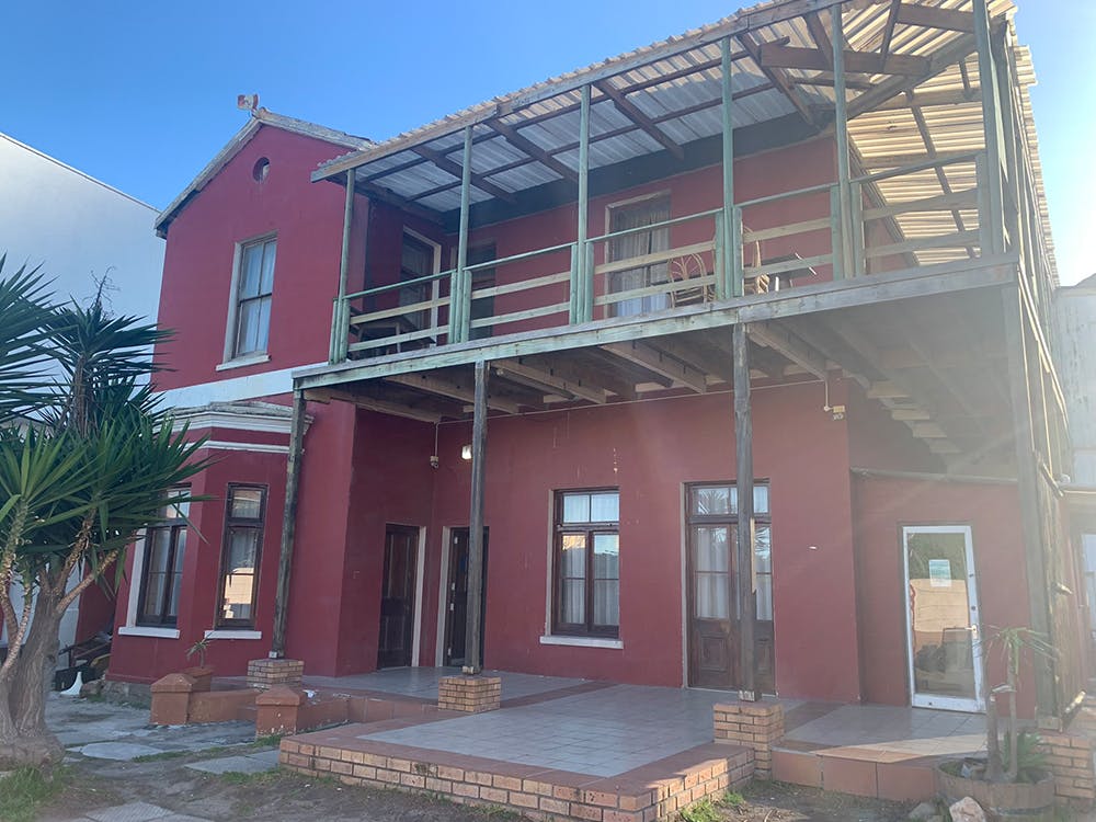 Outside view of volunteer accomodation house in South Africa with IVHQ