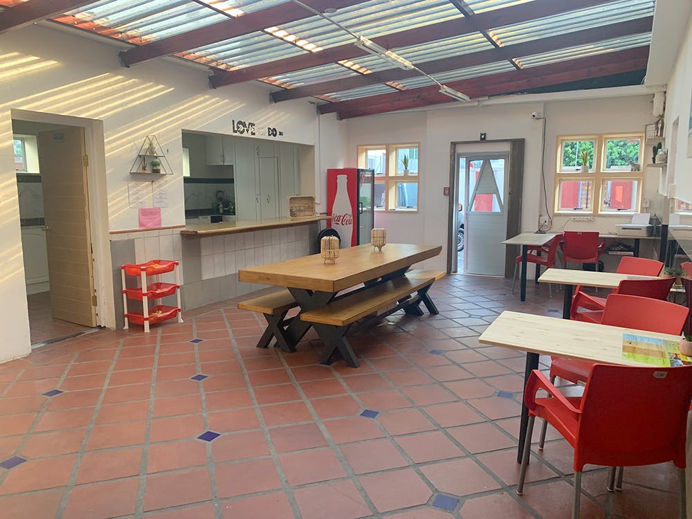 Dining area at volunteer accomodation house in South Africa with IVHQ