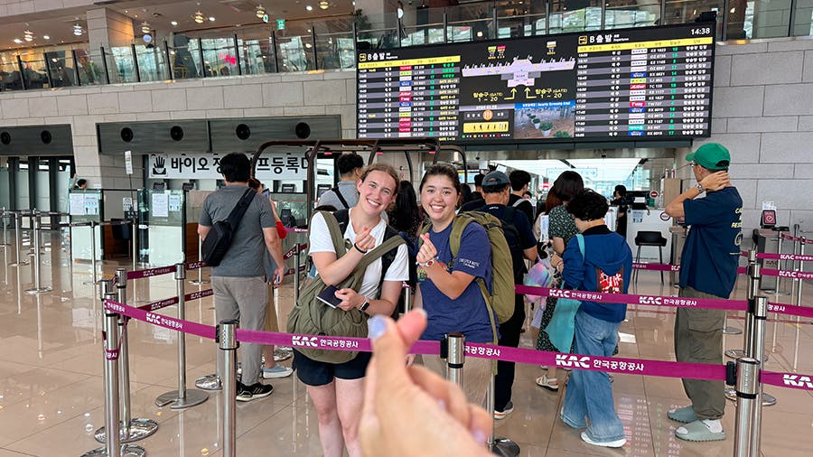 IVHQ local team dropping off volunteers from the airport in Seoul, South Korea