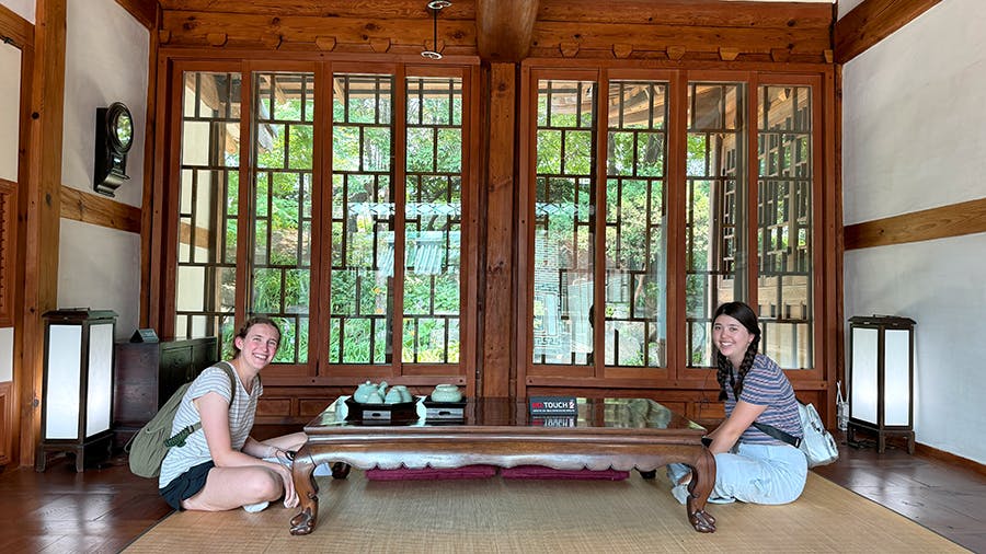 Volunteer culture immersion in South Korea during their free time at IVHQ volunteer week