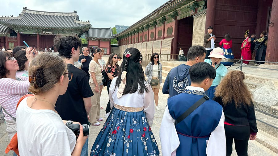 Volunteers site seeing with guide at IVHQ Culture week volunteering in South Korea