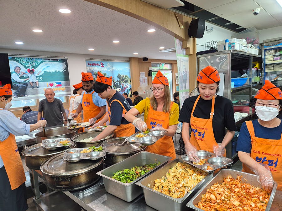 Soup Kitchen volunteer project in Seoul, South Korea with IVHQ