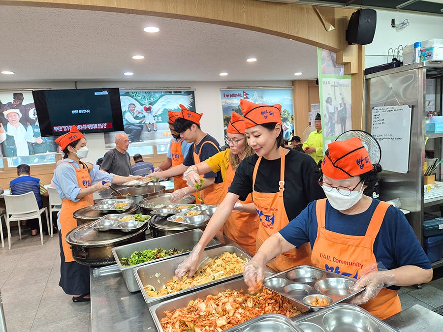IVHQ volunteer project in Seoul, South Korea Soup Kitchen project