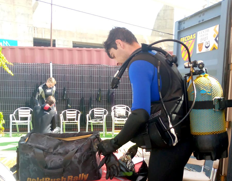 Volunteers at IVHQ Marine Conservation project in Spain, Barcelona