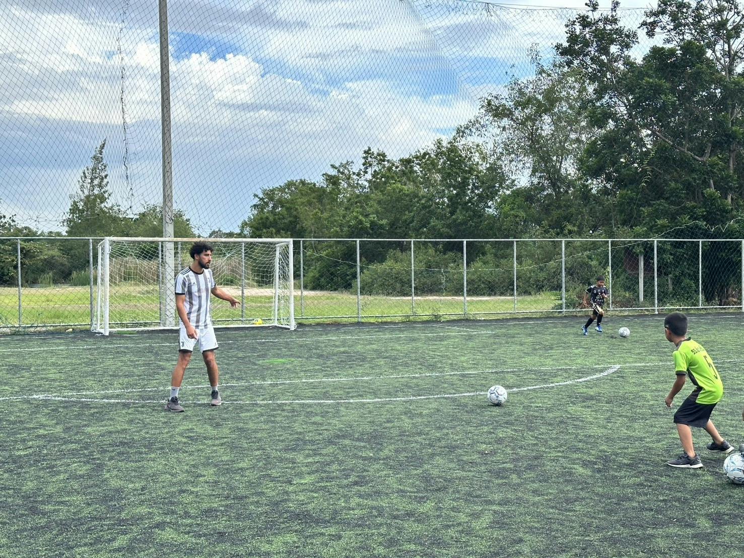 An IVHQ volunteer on the Sports project, coaching soccer