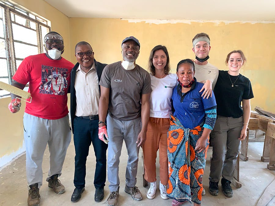 IVHQ volunteers at the construction project in Tanzania