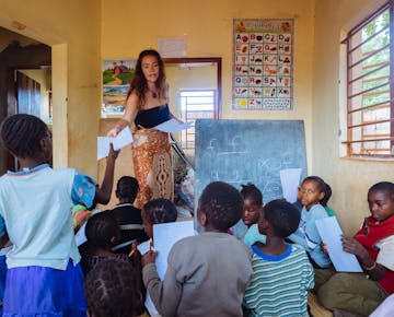 Teaching volunteers in Zambia with IVHQ