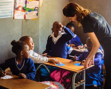 Teaching volunteers working in Zambia with IVHQ