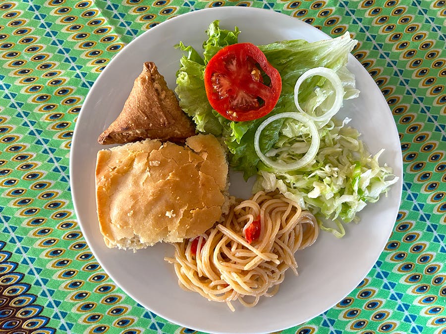 IVHQ Zambia volunteer lunch