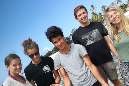 IVHQ volunteers collecting seaweed and finding marine life on the turtle conservation project in Zanzibar