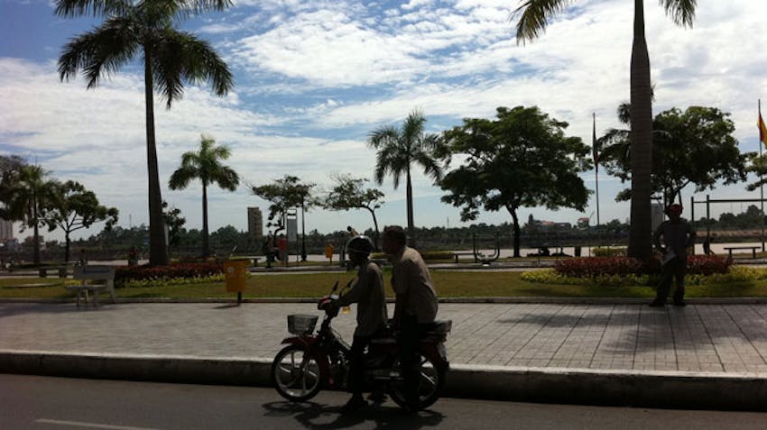 Walk down the Riverside in Phnom Penh as an IVHQ volunteer