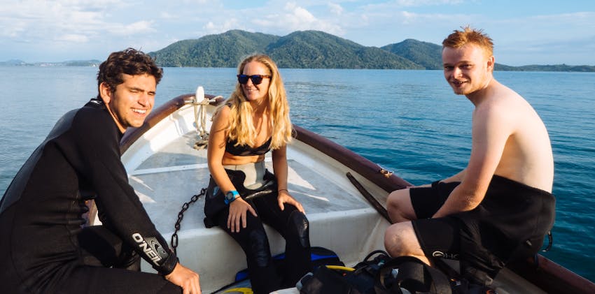 Guide to first time volunteering abroad for high school students and teenagers.